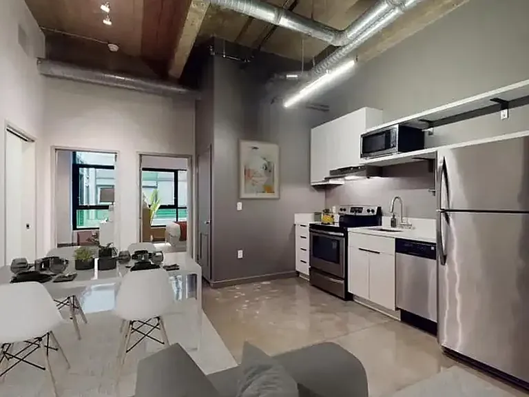 1411 Valencia St — Photo 12