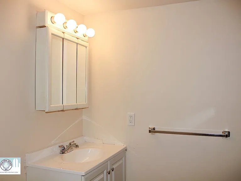 Hidden Village Square Apartments — Photo 35
