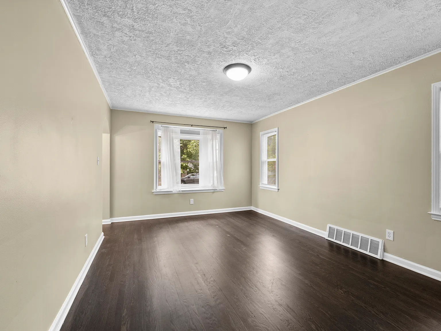 3 bed, 1150 sqft, $2,450 — Photo 4