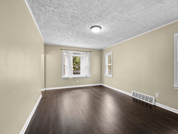 4th image of 1222 E 5th St