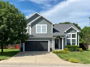 565 River Falls Rd, Edwardsville, KS 66111