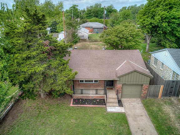 5th image of 1709 Manor Dr