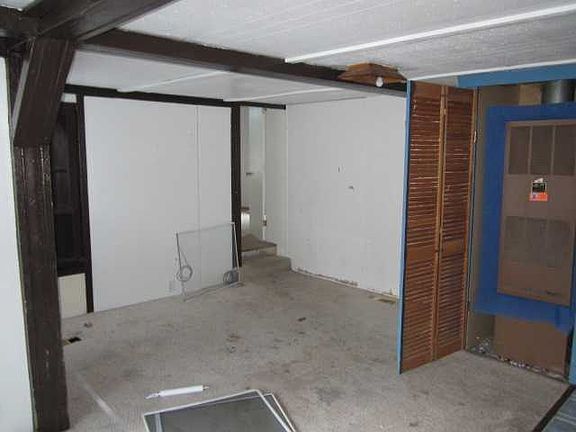 4th image of 325 Simpson Ave