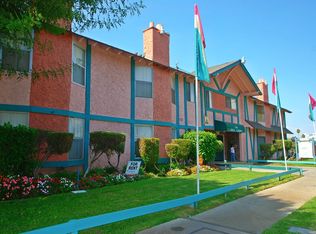 VEN - Royal Gardens, Panorama City, CA 91402