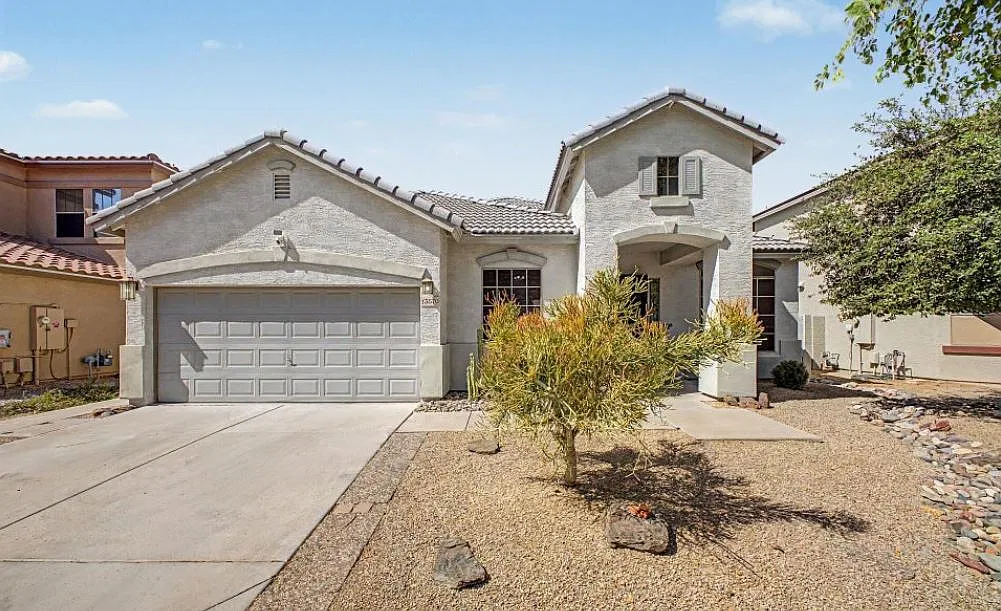 3 bed, 2318 sqft, $2,500 — Photo 1
