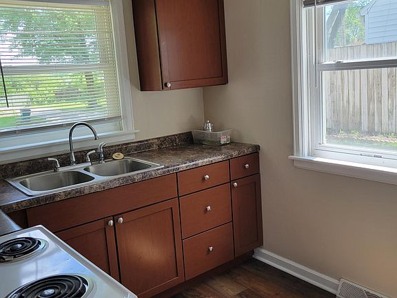2nd image of 328 Lawrence Ave