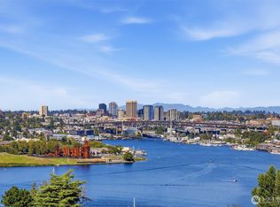 Portal Over Lake Union, Seattle, WA 98109