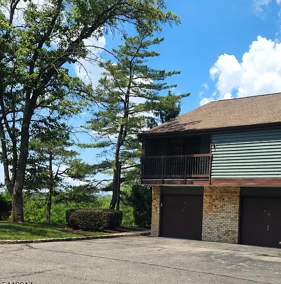 18 Ridgedale Dr — Photo 1