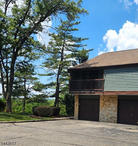1st image of 18 Ridgedale Dr