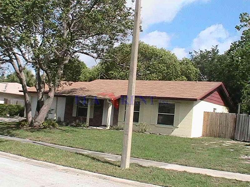2nd image of 104 Cashew Ct