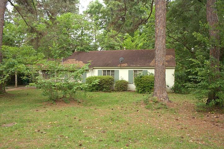 1st image of 2110 Hillcrest Dr
