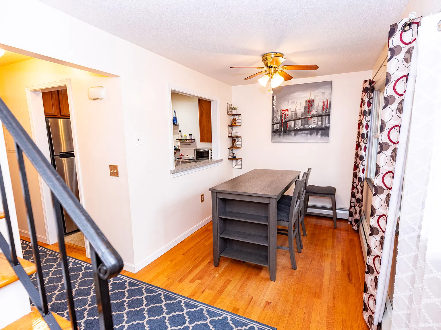 2 bed, 825 sqft, $2,200 — Photo 4