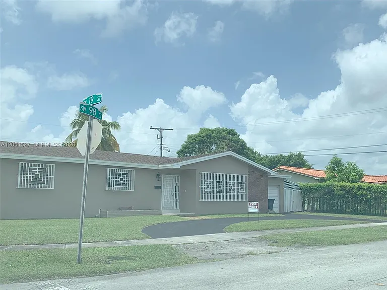1820 SW 98th Ct — Photo 9