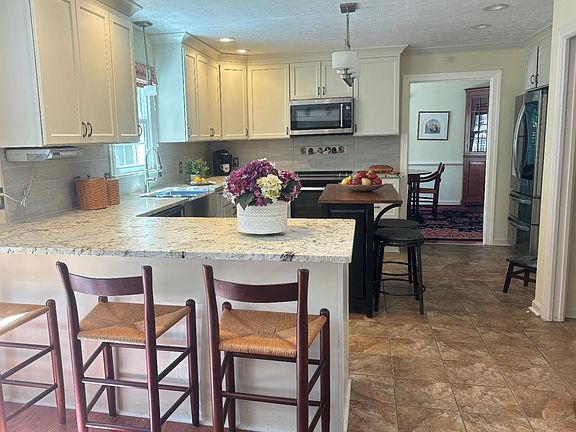 4th image of 149 N Lake Dr