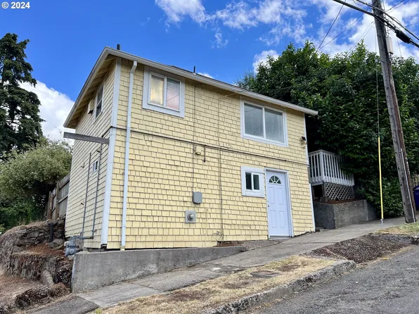 1015 11th St, Oregon City, OR 97045