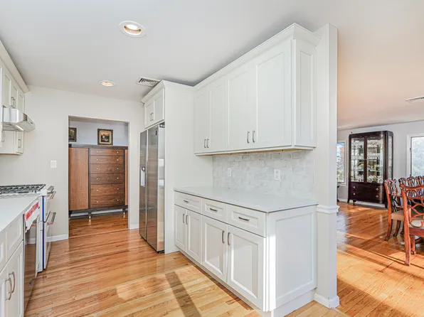 20 Signal Hill Road image 10 of 44