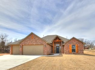 98 Woodrock St, Harrah, OK 73045