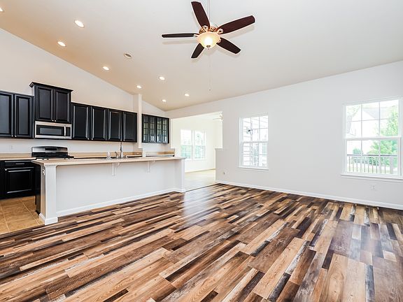 3rd image of 3401 Carol Marie Ln