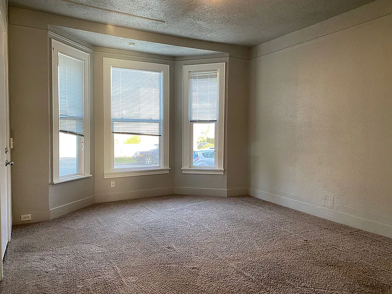 Turn of Century Apartments 1 and 3 bedrooms — Photo 22