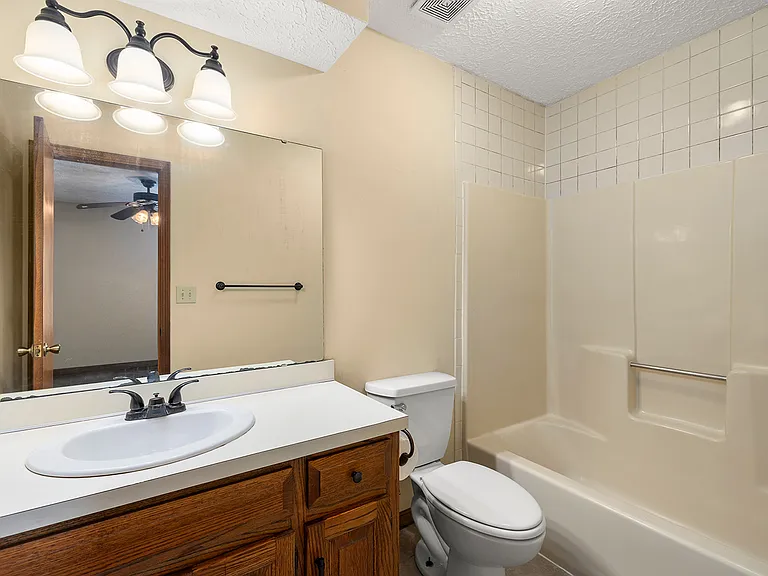 3753 N Pickwick Ave — Photo 25