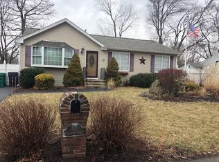 47 Kenwood St, Warwick, RI 02889