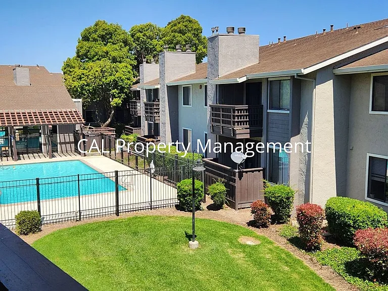 405 Tyler Pl #P — Photo 17