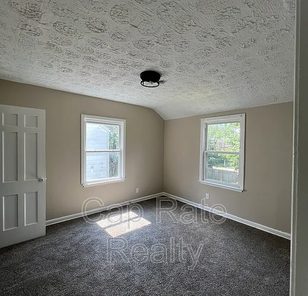59 N Waverly St — Photo 3