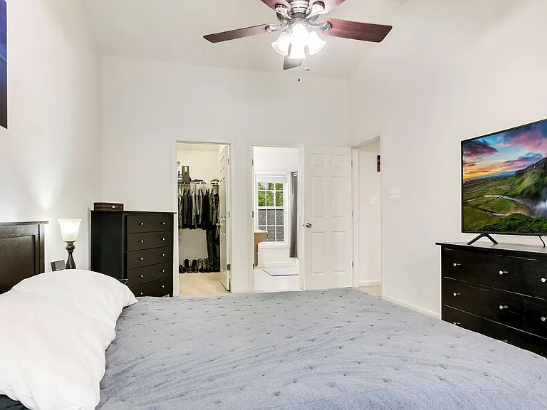 2427 Fort Dr — Photo 12
