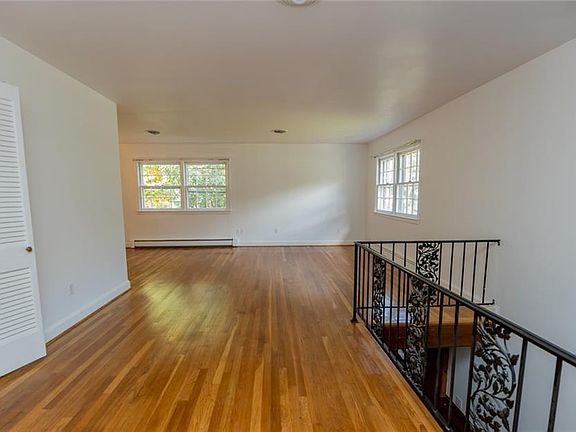 3rd image of 4620 Shoremeade Ct