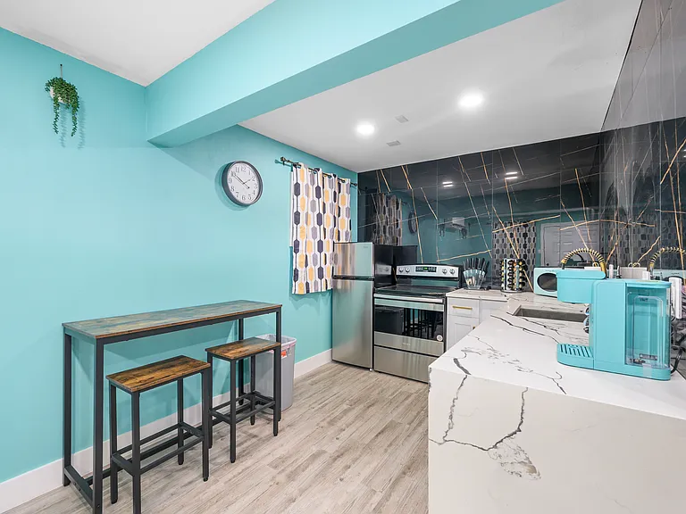 1118 Banks St #25 — Photo 7