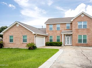 2204 Shelby Ln, Ocean Springs, MS 39564