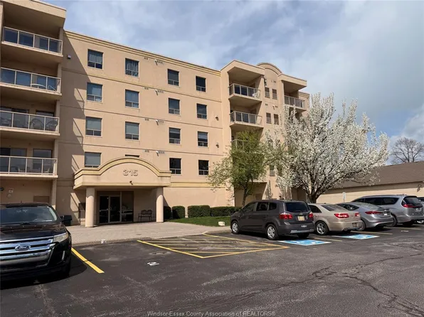 315 Village Grove Dr, Tecumseh, ON