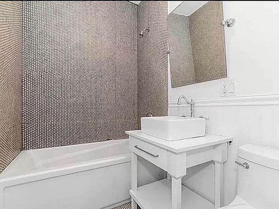 5th image of 858 Hancock St #3C