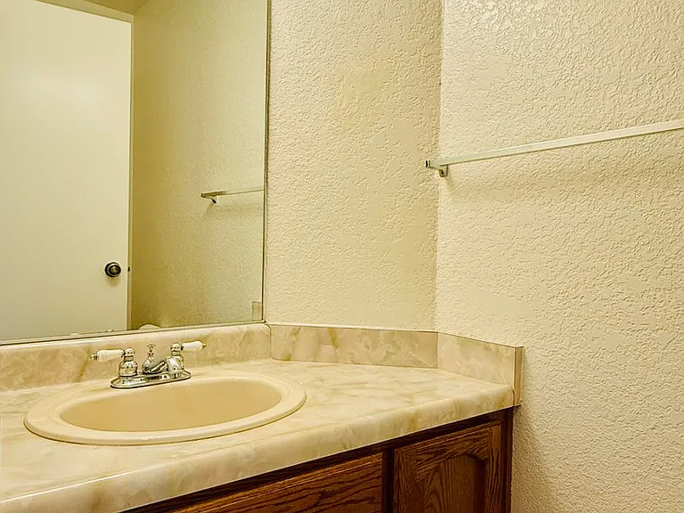 247 E Upjohn Ave — Photo 8