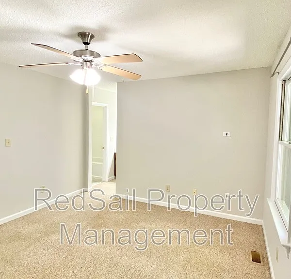 110 Souverain Lndg — Photo 15