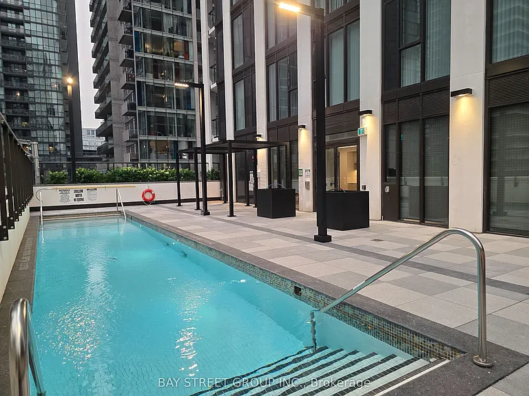 400 King St W #802 — Photo 10