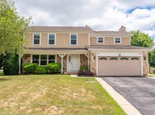810 Fox Run Ln, Algonquin, IL 60102