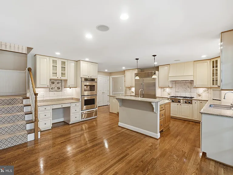 9904 Hall Rd — Photo 4