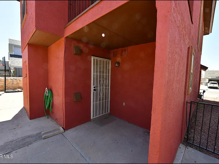 12121 Tower Hill Dr — Photo 36