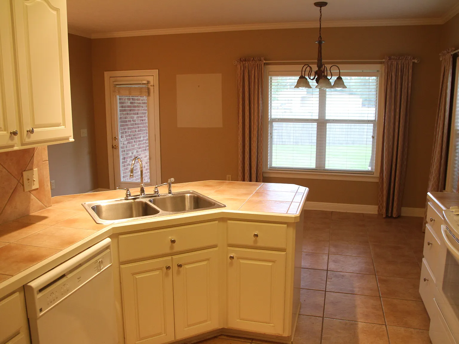106 Prewitt Circle - Richland — Photo 3