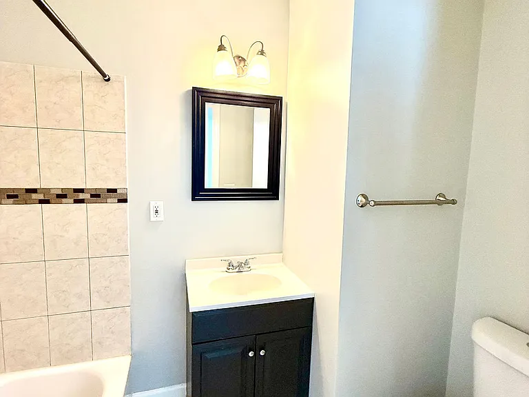 715 Somerset Pl NW — Photo 26