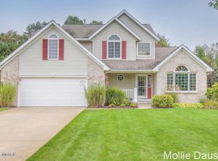 9102 Lady Lauren Dr NE, Rockford, MI 49341