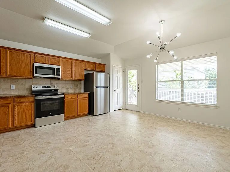 12905 Thomas Jefferson St — Photo 6