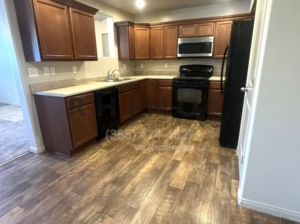 6941 S Village River Ln, Midvale, UT