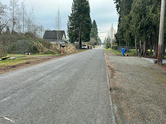 4th image of 9703 22nd Ave E