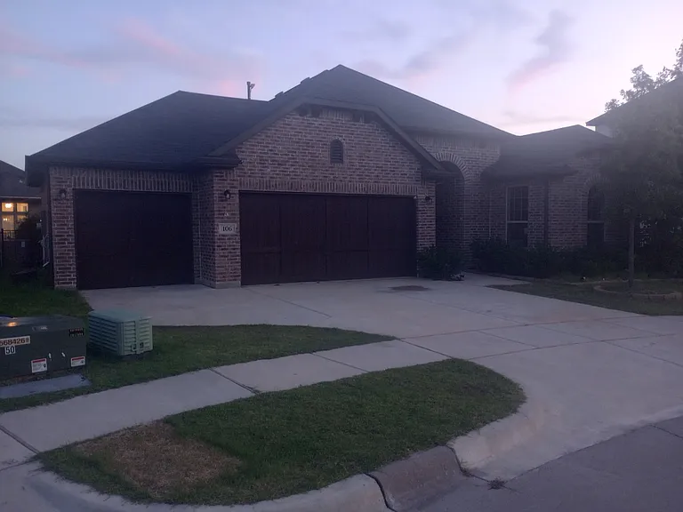 106 Natalie Ct — Photo 1