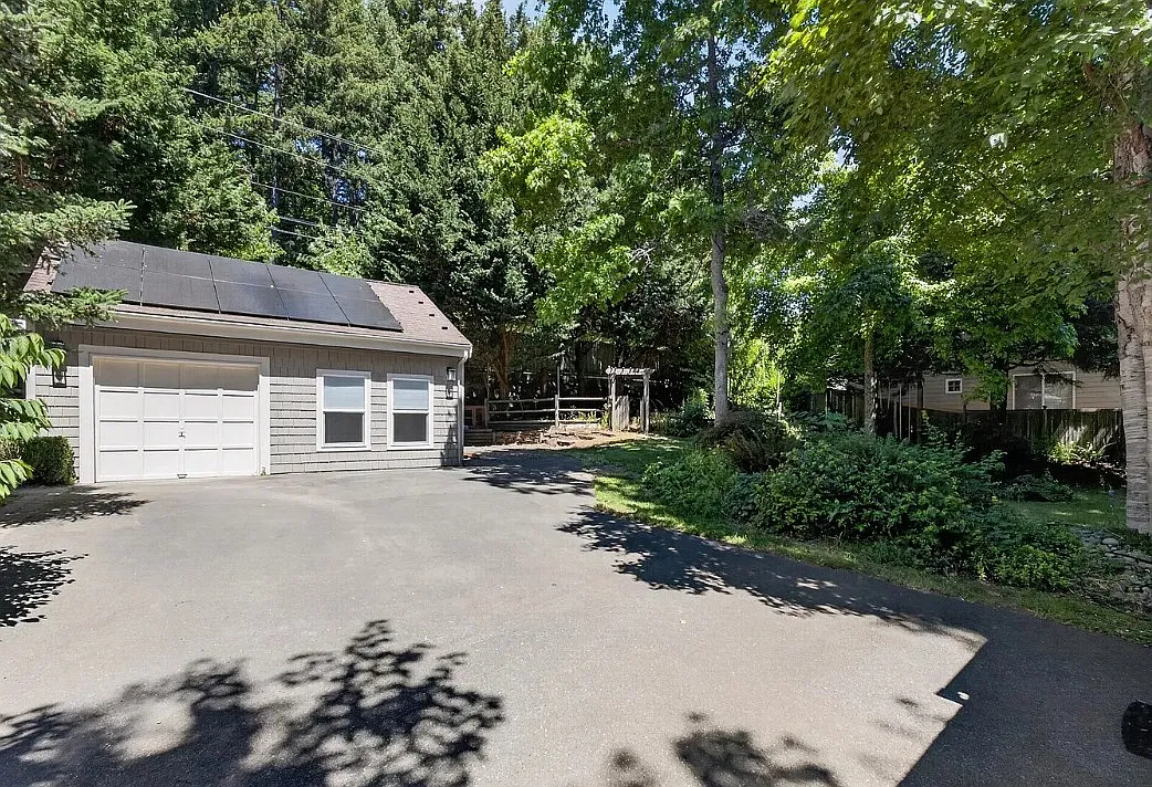 4 bed, 2416 sqft, $4,400 — Photo 3