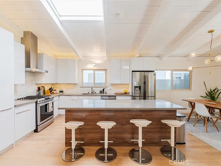 2615 Pacific Ave — Photo 5
