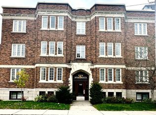 180 Augusta St #3, Ottawa, ON K1N8C1