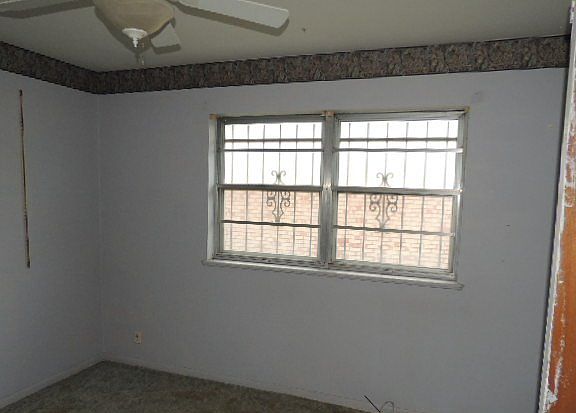 4th image of 1116 N Carol Ln